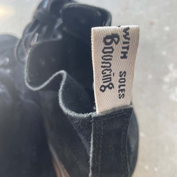 Dr Martens Lesley size 10 womens Black Suede Ankle Boots Lace Up Doc EUC Shoes - Picture 5 of 16